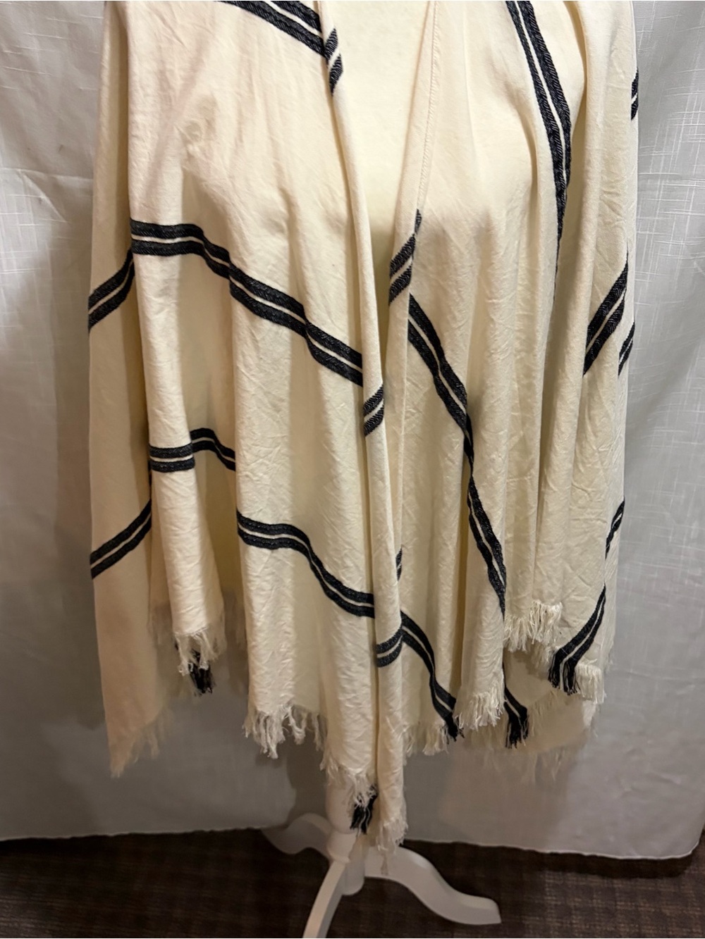 Eileen Fisher poncho/wrap/shawl - Picture 4 of 5